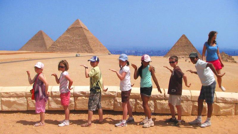 kids-pyramids-cairo-egypt.jpg