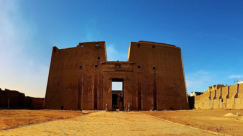 Edfu-temple-Egypt.jpg