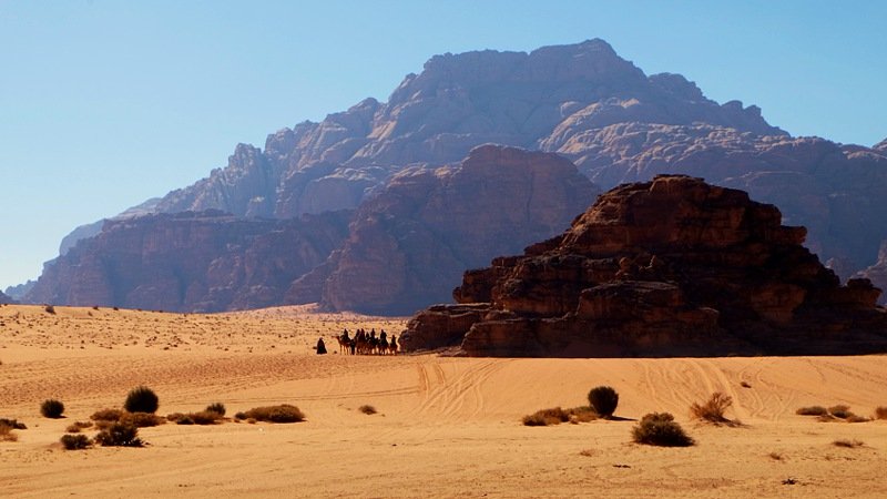 Wadi-Rum-cliffs-&-desert-jordan.jpg